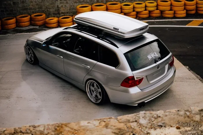 How to Open the Boot of a BMW 3 Series From Inside