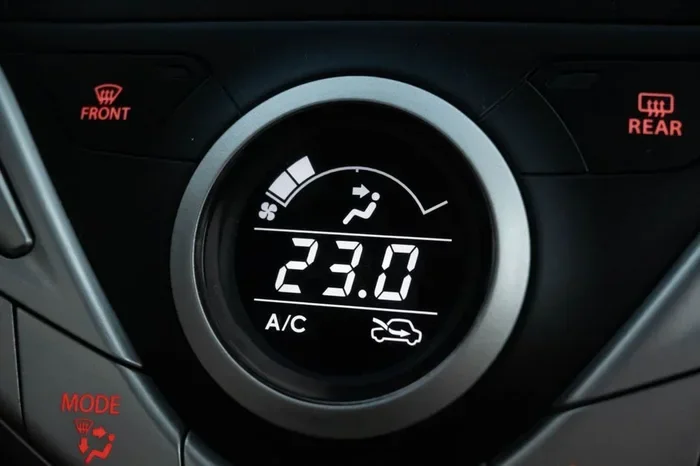 How to Recharge AC in Mahindra Confined India 2010 Forte