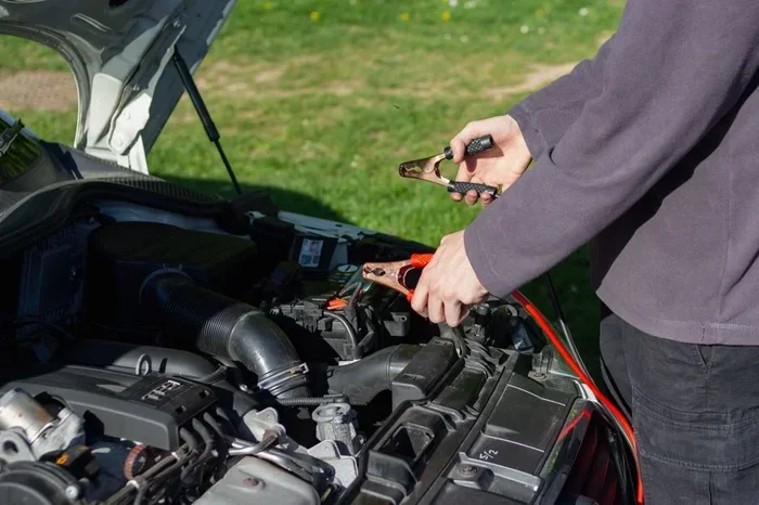 What Should a Fully Charged Car Battery Voltage Be