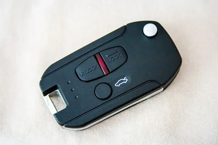 How to Open a Subaru Key Fob and Replace the Battery